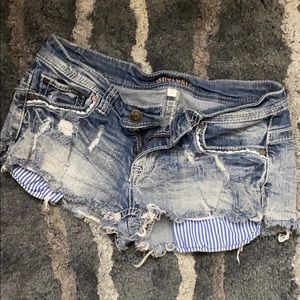 SHYANNE cute jean booty shorts